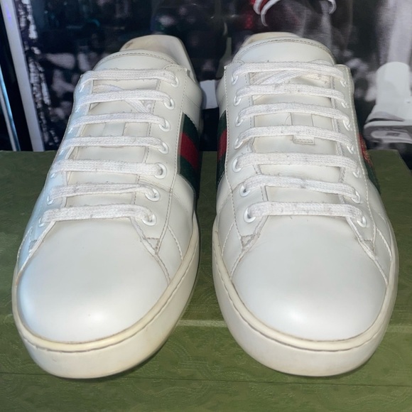 Gucci Ace Bee Low Top Sneakers - Picture 4 of 10